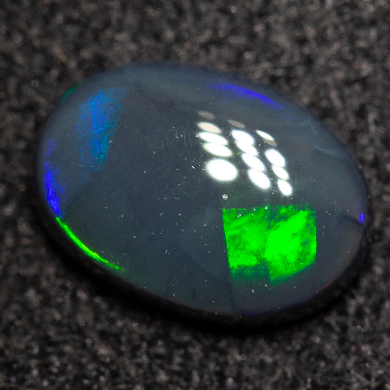 0.60 ct black opal 6.8x4.8x2.6mm - Image 3