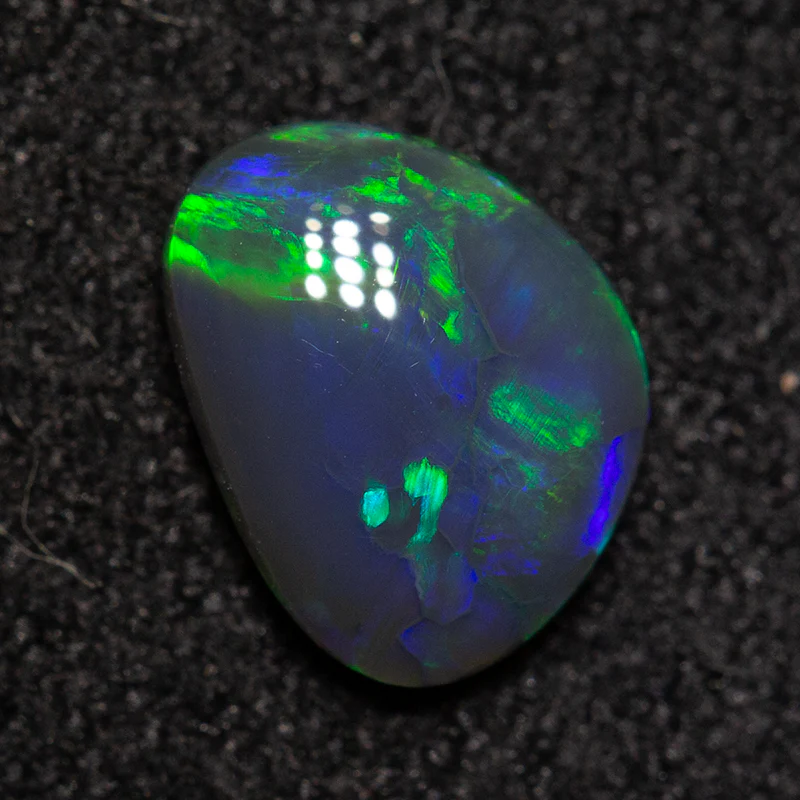 0.60 ct black opal 7.3x5.6x2.3mm - Image 3