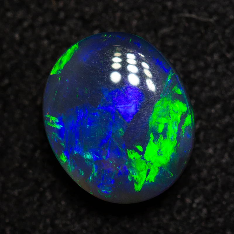 0.61 ct black opal 6.2x5.3x2.8mm - Image 2