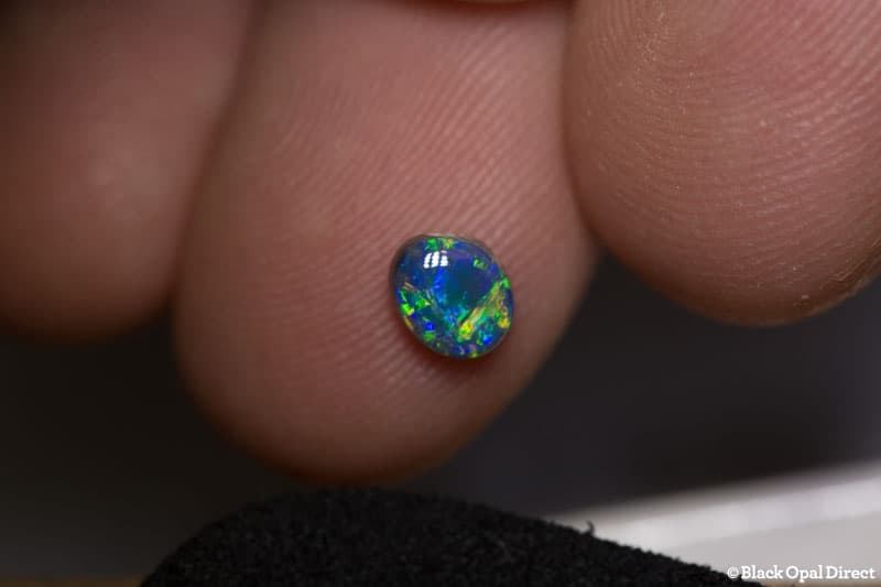 0.61 ct black opal 6.8x5.8x3mm - Image 2