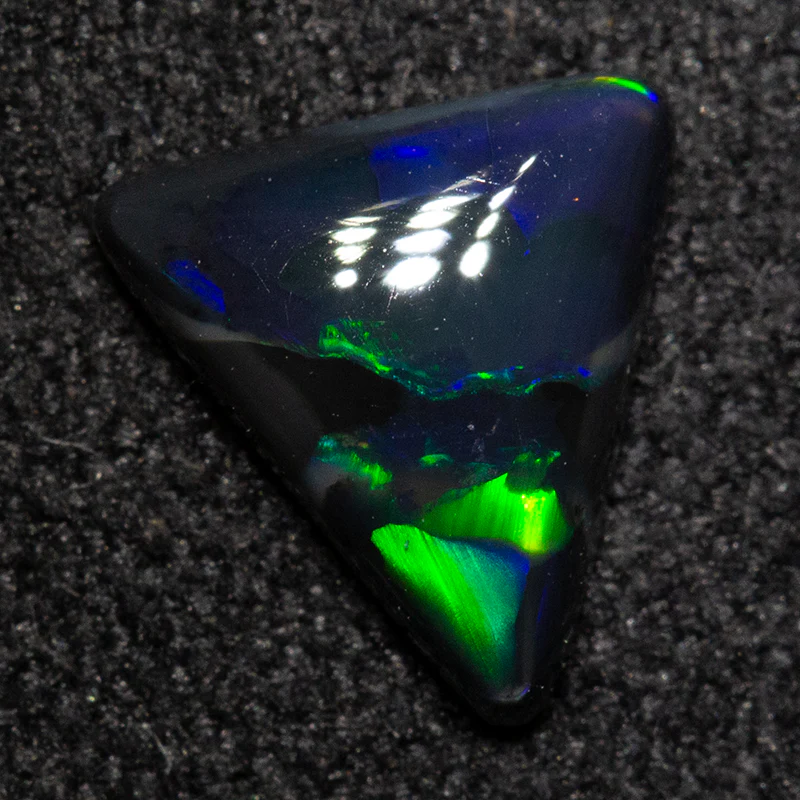 0.61 ct black opal 7.4x7x2.3mm - Image 2