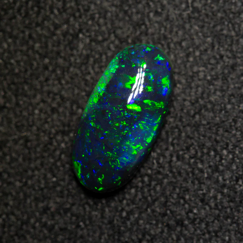 0.61 ct black opal 8.6x4.2x2.6mm - Image 2