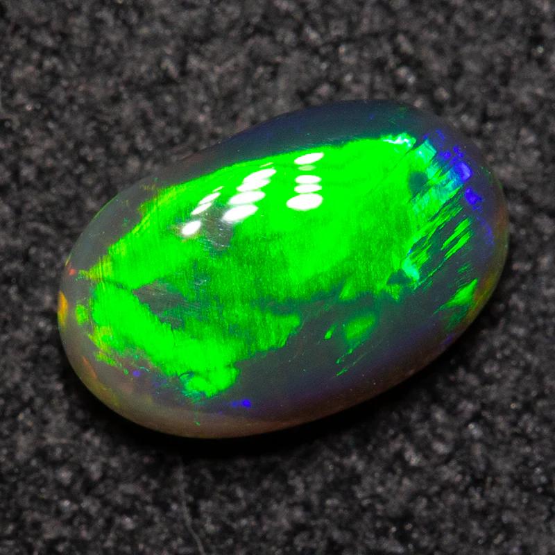 0.61 ct double-sided black opal 6.9x4.4x2.9mm - Image 3