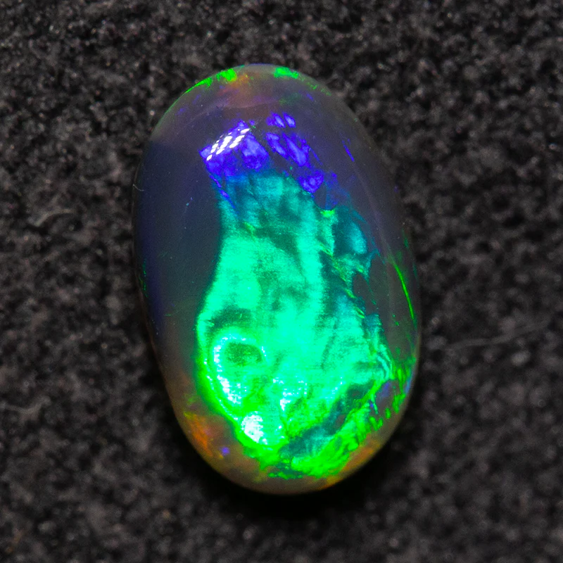 0.61 ct double-sided black opal 6.9x4.4x2.9mm - Image 4