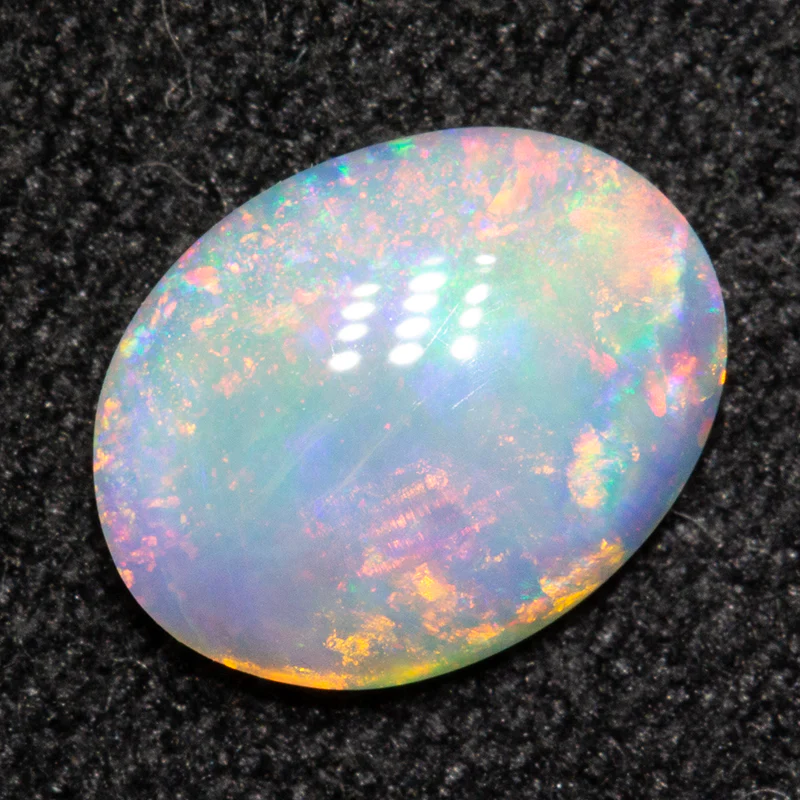 0.61 ct white opal 7.7x6x2.1mm - Image 2
