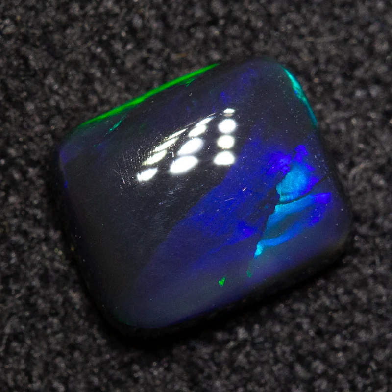 0.62 ct black opal 6x5x2.6mm - Image 2