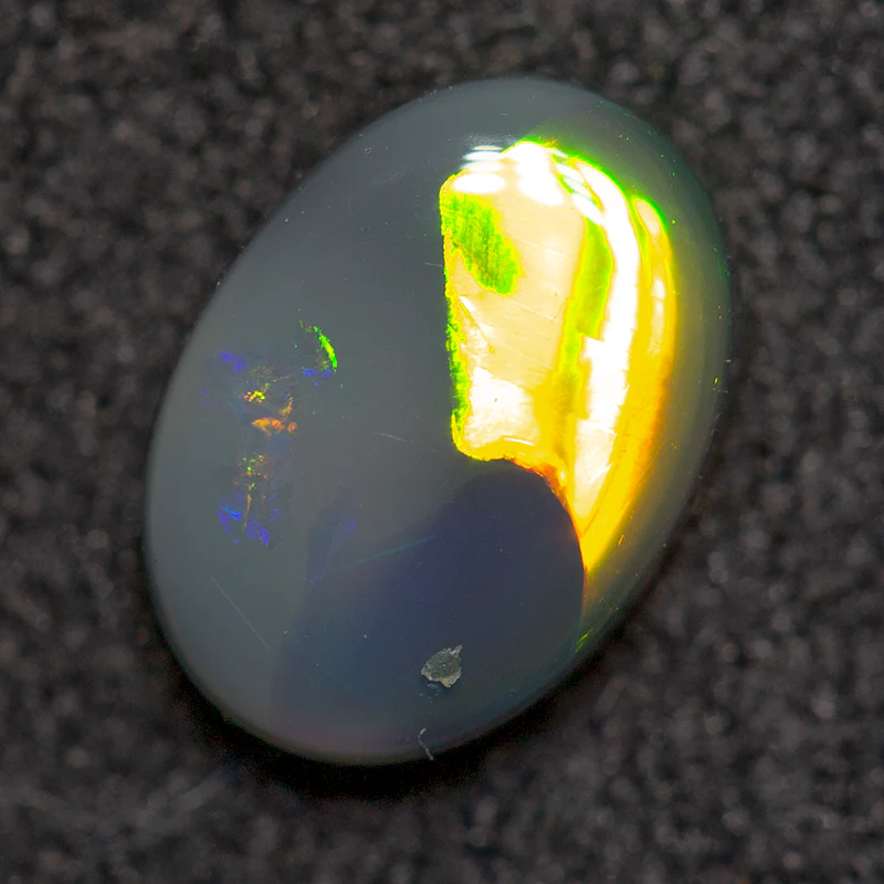0.62 ct black opal 7x5x2.5mm - Image 2