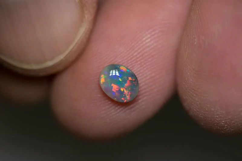 0.62 ct semi black opal 6.5x5x3mm - Image 3