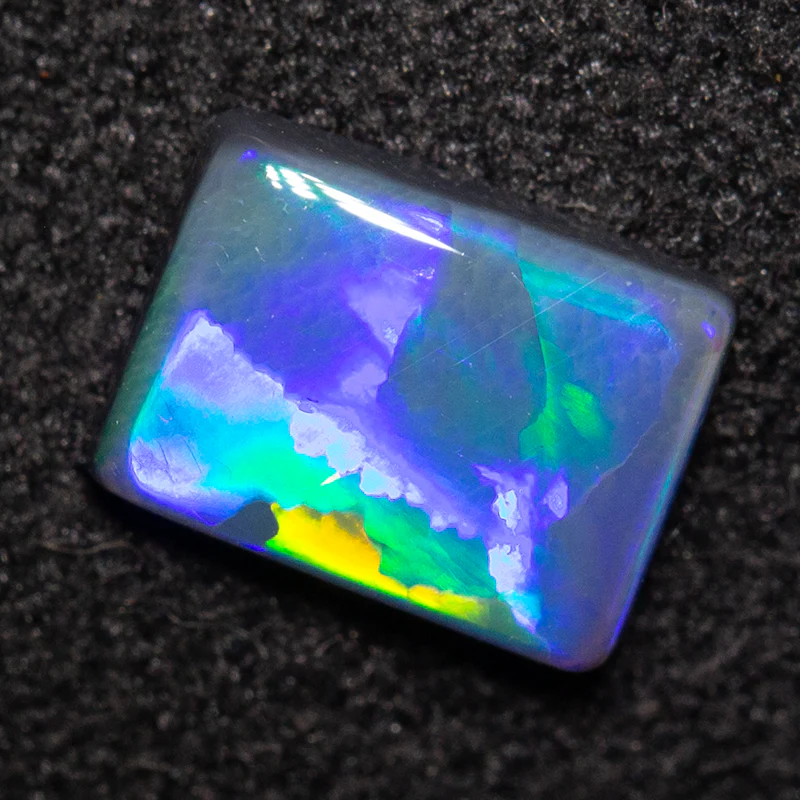 0.65 ct black opal 6.9x5.2x2mm - Image 3