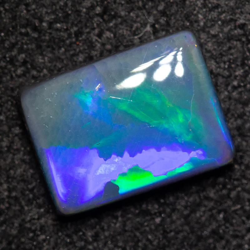 0.65 ct black opal 6.9x5.2x2mm - Image 4