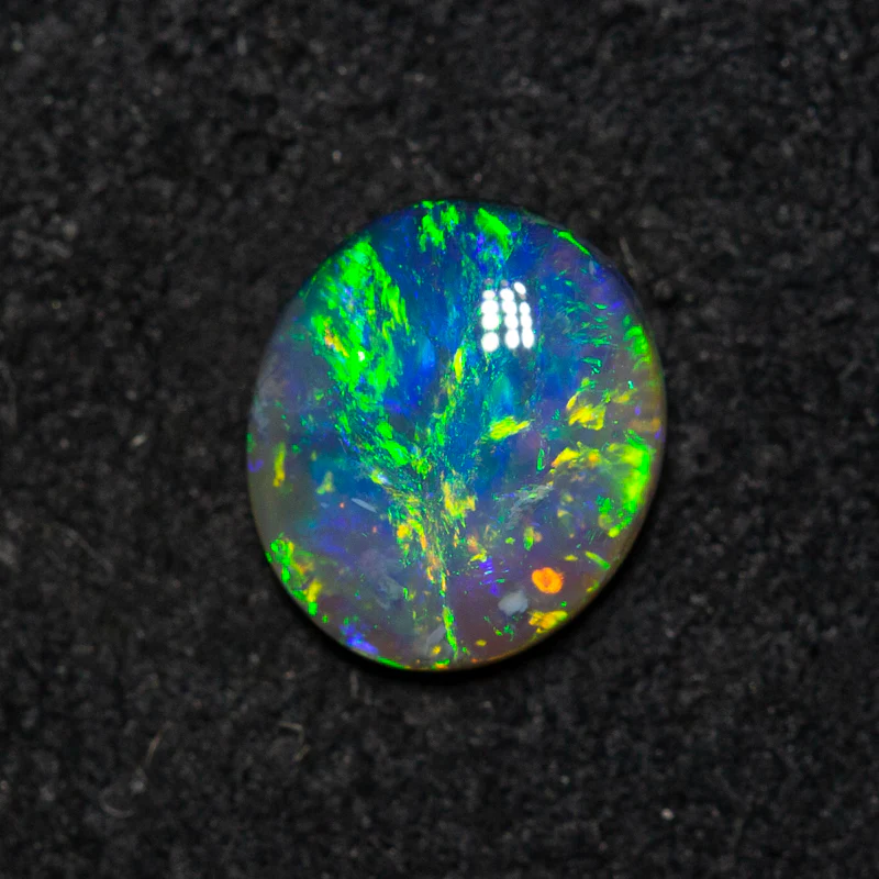 0.65 ct black opal 7.1x6.2x2.5mm - Image 2