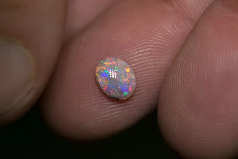 0.65 ct dark opal 7x5x2mm - Image 2