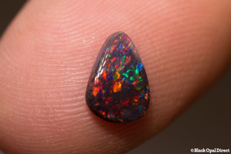 0.65 ct gem drop shaped black opal 9x6x2mm - Image 3