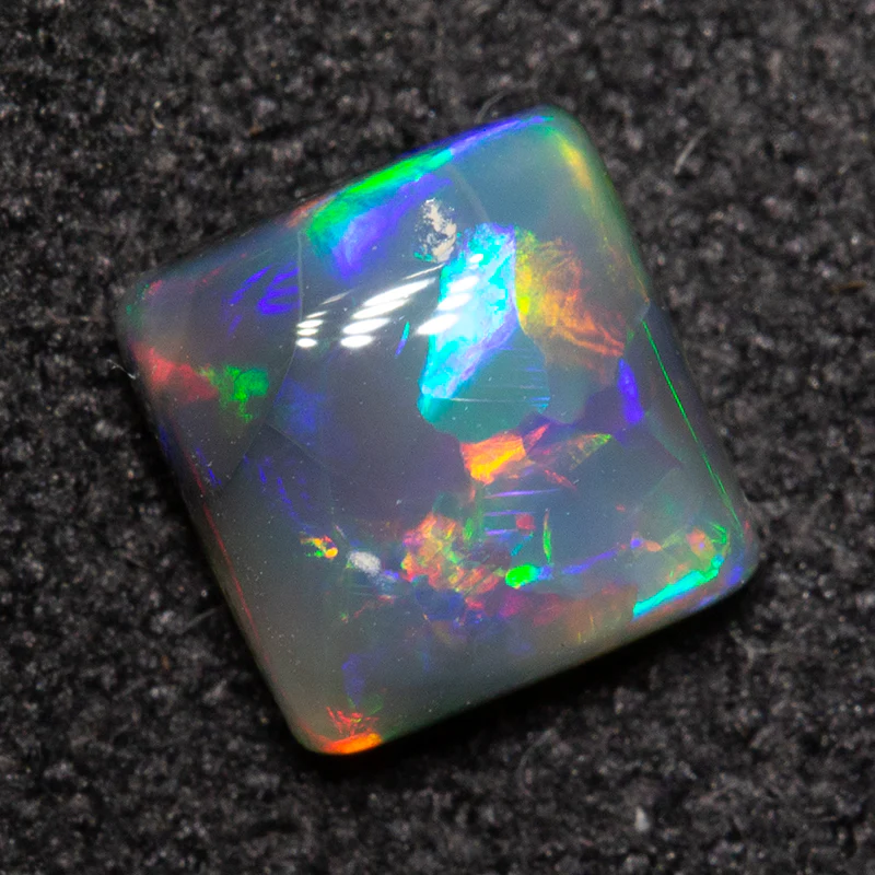 0.66 ct black opal 5.5x5.3x2.8mm - Image 2