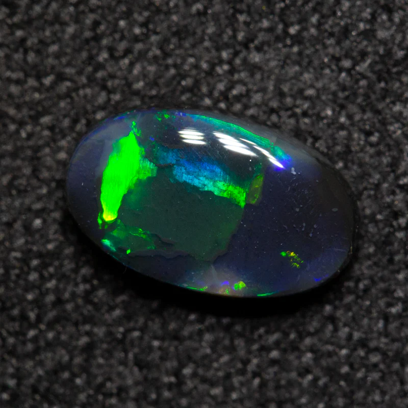 0.66 ct black opal 7.7x4.7x2.5mm - Image 3