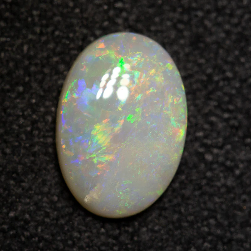 0.66 ct white opal 8x5.6x2.2mm - Image 3