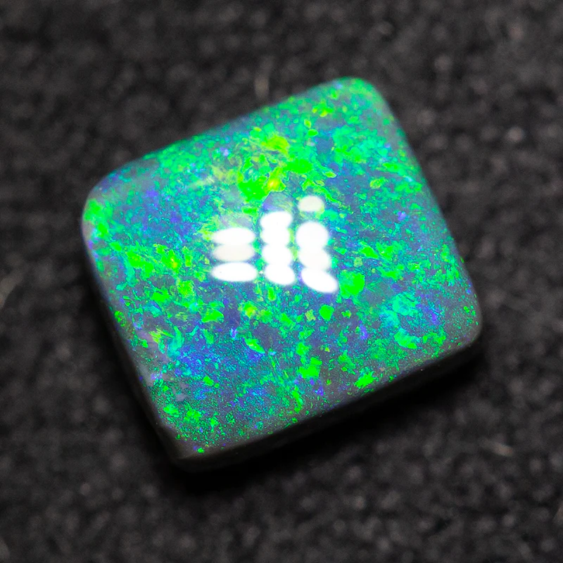 0.67 ct black opal 5.5x5x3mm - Image 3