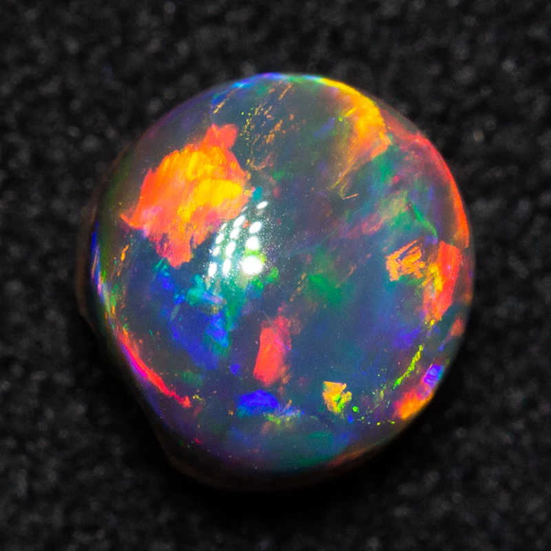0.67 ct black opal 5.6x5.2x3.7mm - Image 2