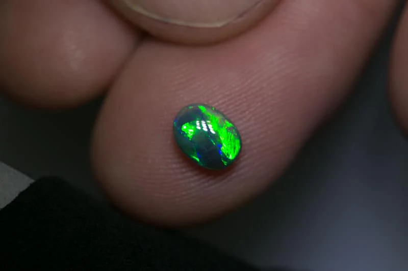 0.67 ct black opal 6.5x5x3.5mm - Image 2