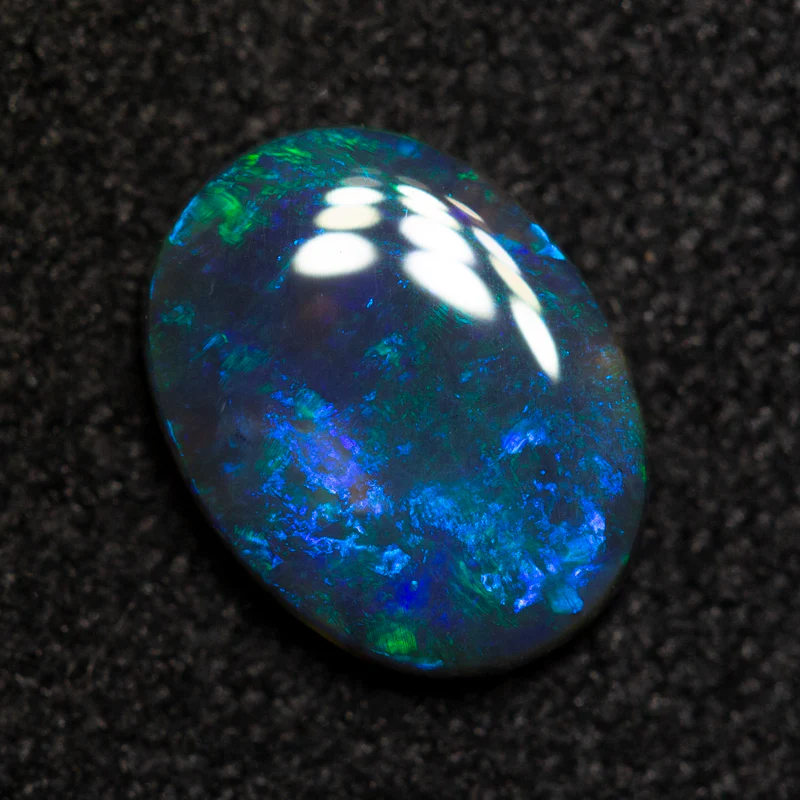 0.67 ct black opal 7.9x6x1.9mm - Image 2