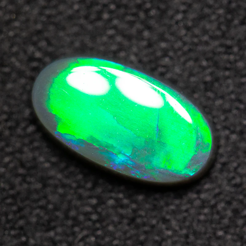 0.67 ct black opal 8.5x4.2x2.2mm - Image 2