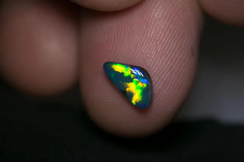 0.67 ct black opal 9x5x2mm - Image 4