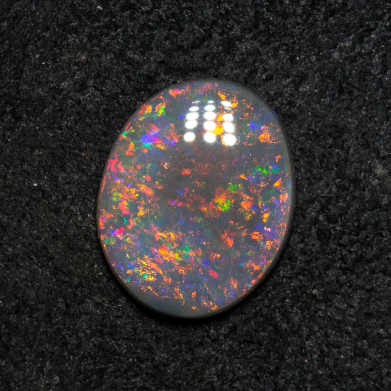 0.67 ct dark opal 8x6.5x1.9mm - Image 2