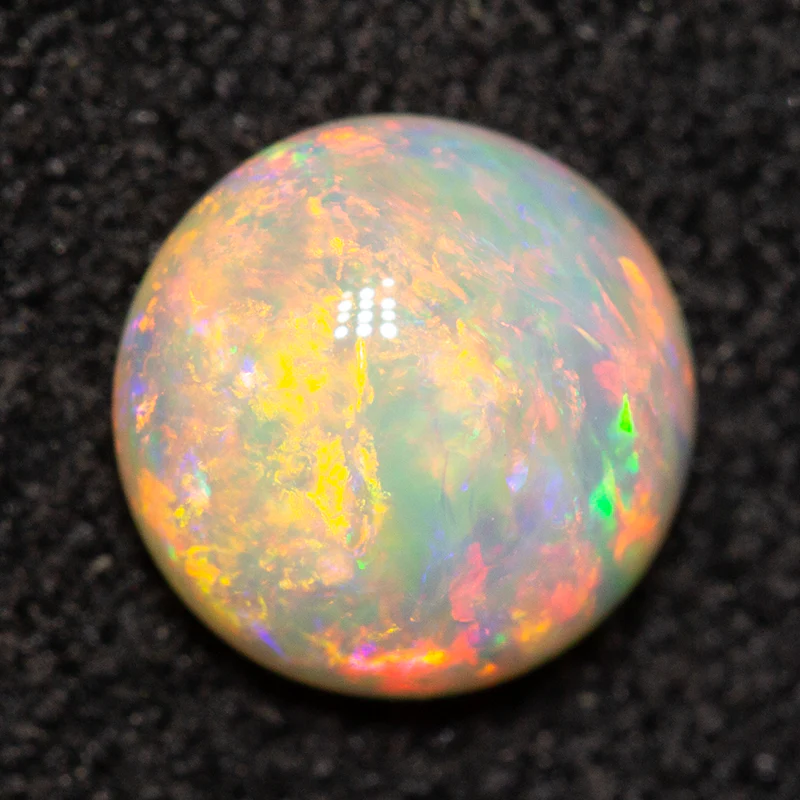 0.67 ct white opal 6.1x6.1x3mm - Image 3