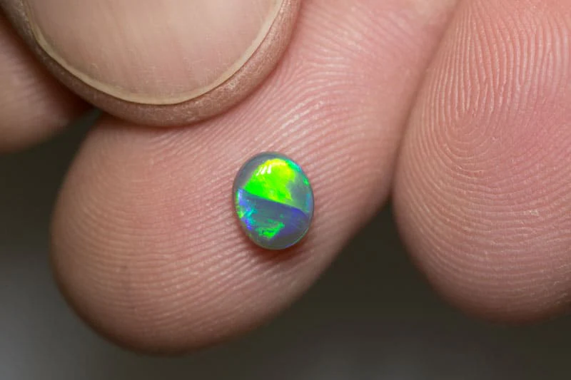 0.68 ct black opal 6.3x5.3x3mm - Image 2