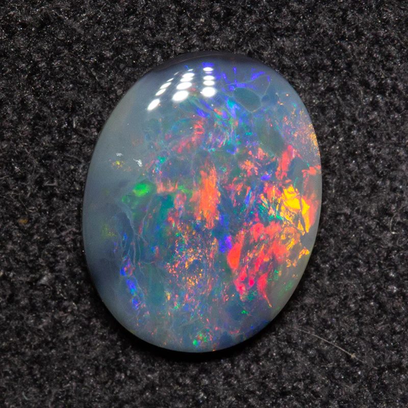 0.68 ct dark opal 8.2x6.4x1.9mm - Image 2
