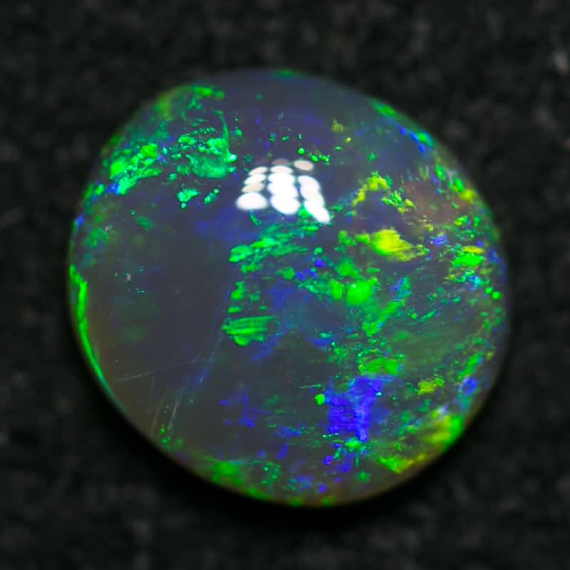 0.68 ct semi black opal 6.5x6x2mm - Image 2