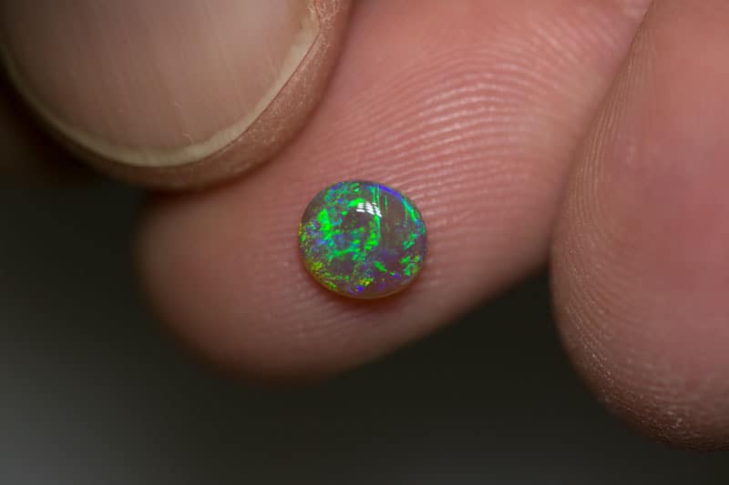 0.68 ct semi black opal 6.5x6x2mm - Image 4