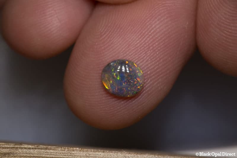 0.68 ct semi black opal 7x6x2mm - Image 2