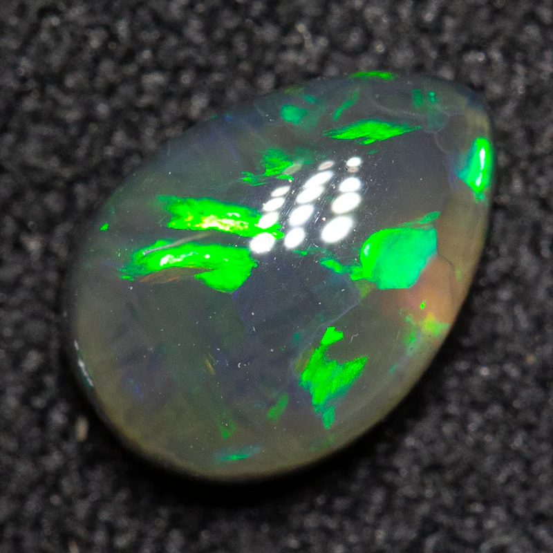 0.69 ct black opal 7x5x3mm - Image 2