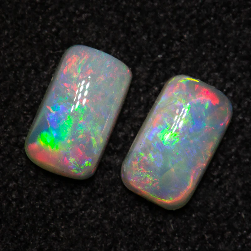 0.69 ct white opal pair 5.6x3.3x2.4mm - Image 2