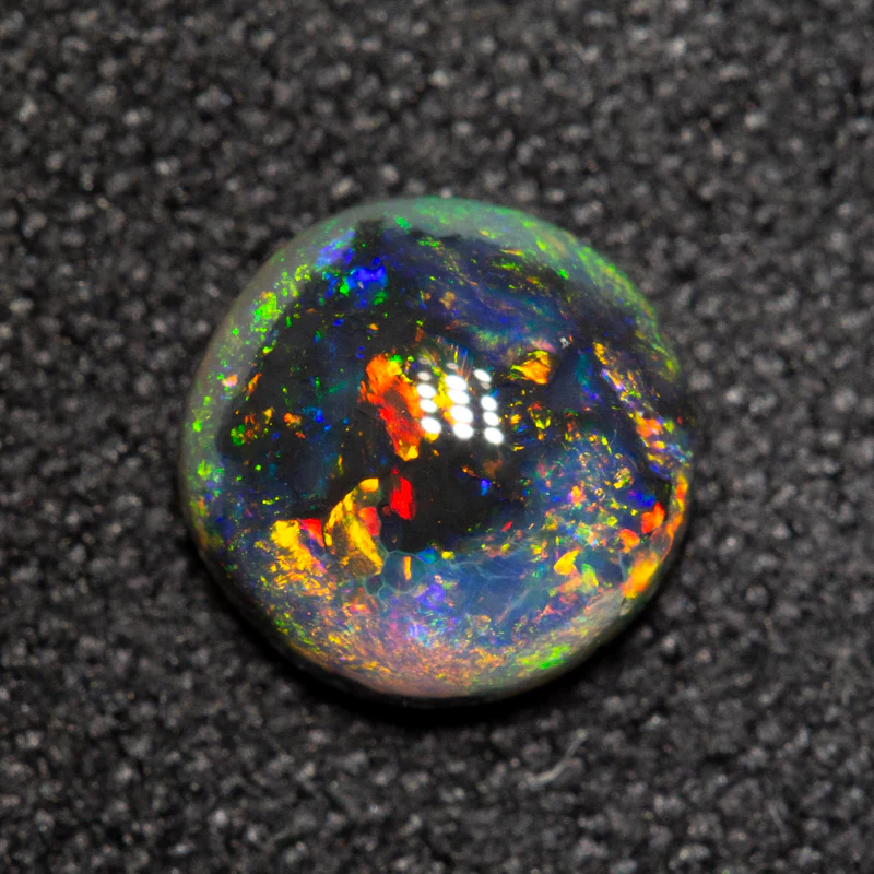 0.70 ct black opal 6.3x6.3x2.9mm - Image 2