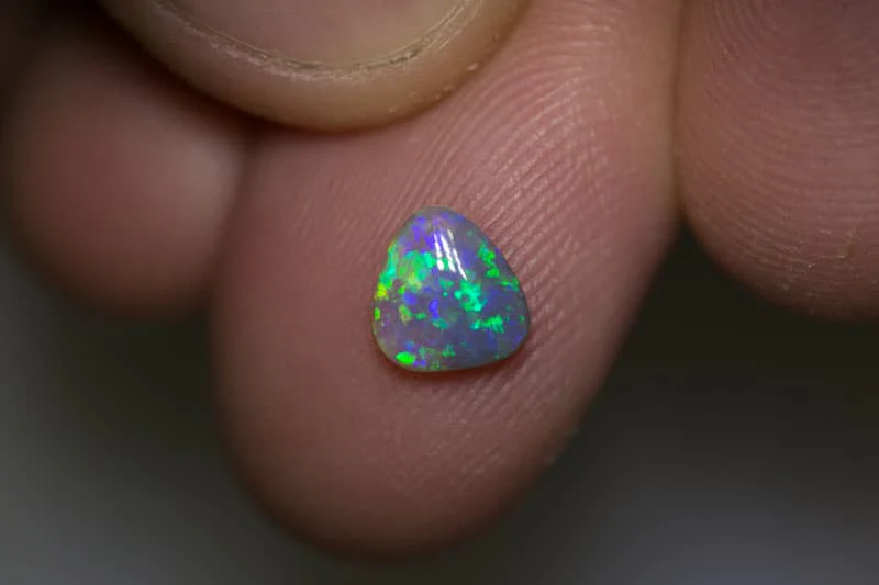 0.70ct dark opal 7x6.5x2mm - Image 2