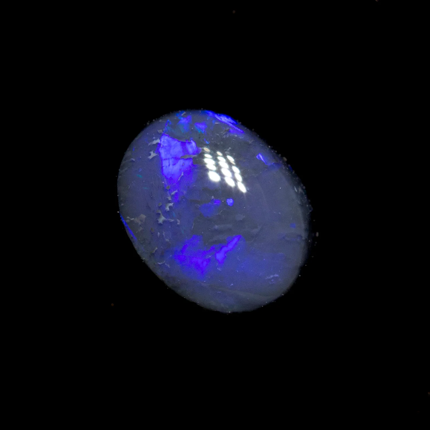 0.72 ct black opal 6.9x5.3x2.9mm - Image 2