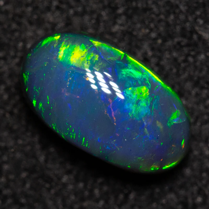 0.72 ct black opal 7.4x4.2x3.2mm - Image 4