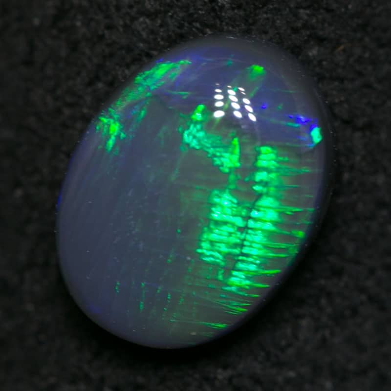 0.72 ct black opal 7x5.5x2mm - Image 2