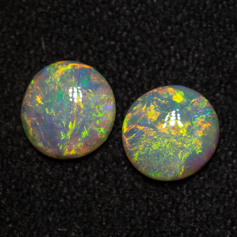 0.72 ct crystal opal pair 5.4x5.2x2.1mm - Image 2