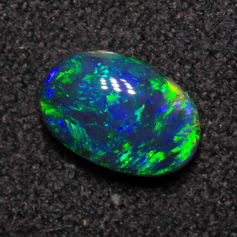 0.73 ct black opal 7.4x4.9x2.9mm - Image 2