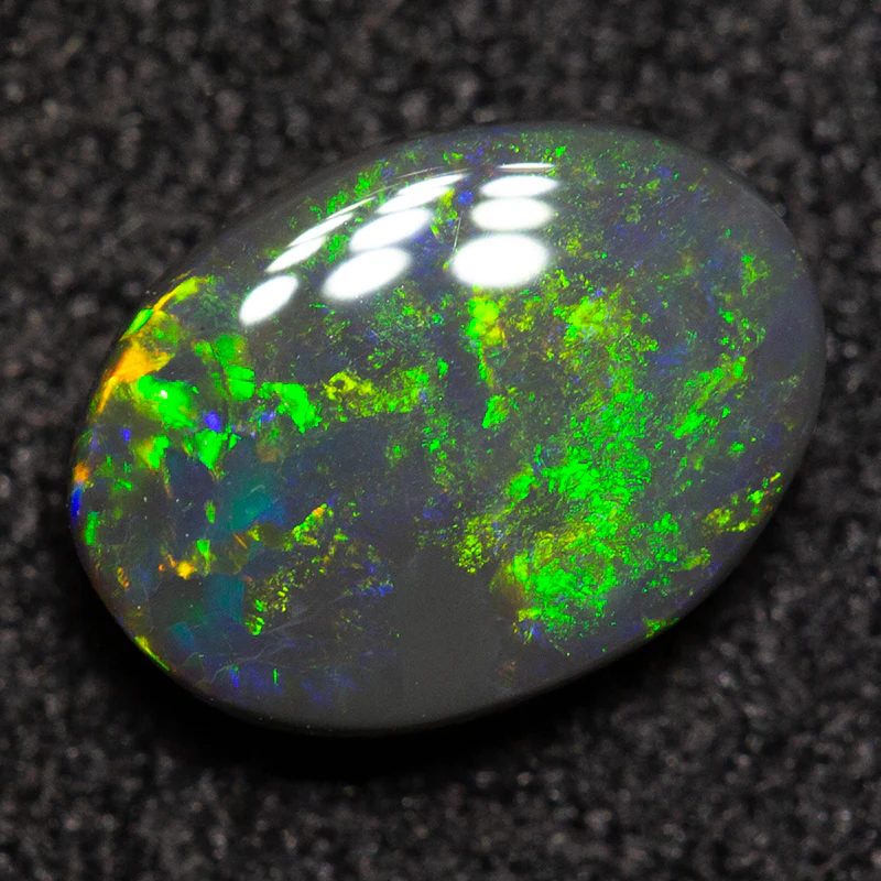 0.73 ct black opal 7.5x5.5x2.6mm - Image 3