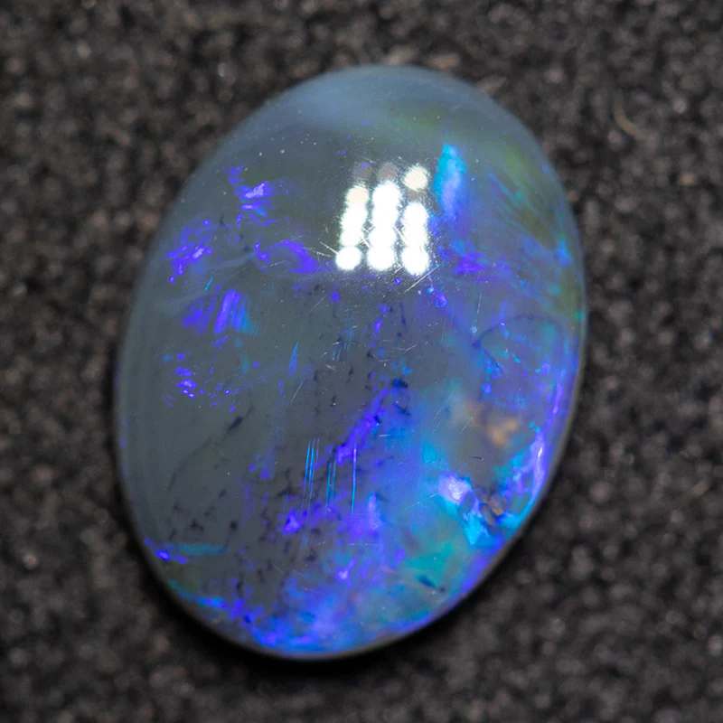 0.73 ct black opal 7.8x6x3.8mm - Image 2