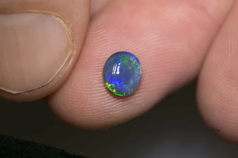 0.73 ct black opal 7x6x2mm - Image 4