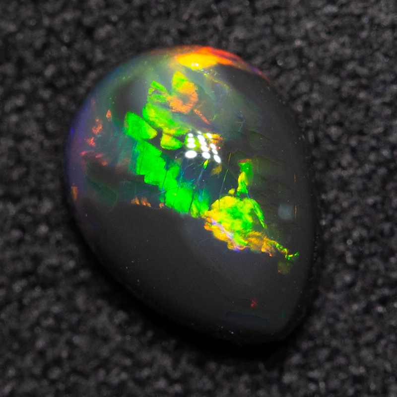 0.74 ct black opal 7.2x5.5x3.3mm - Image 2