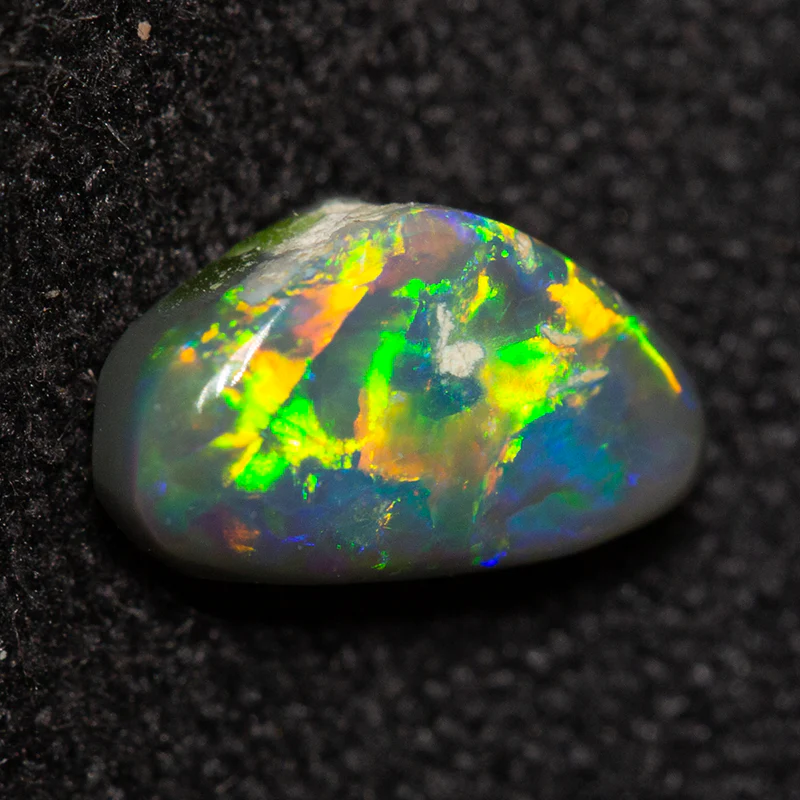 0.74 ct black opal 7.9x4.7x3mm - Image 2