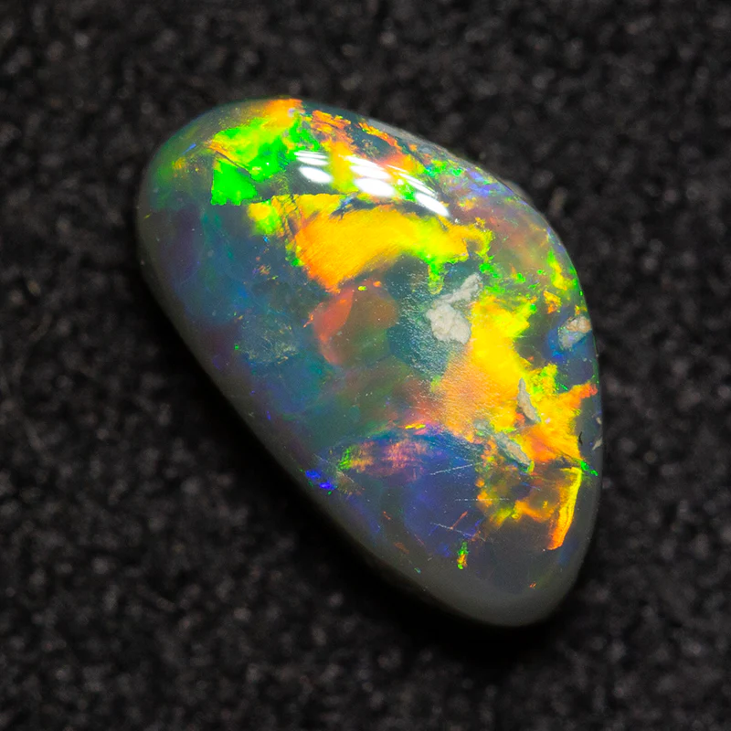 0.74 ct black opal 7.9x4.7x3mm - Image 4