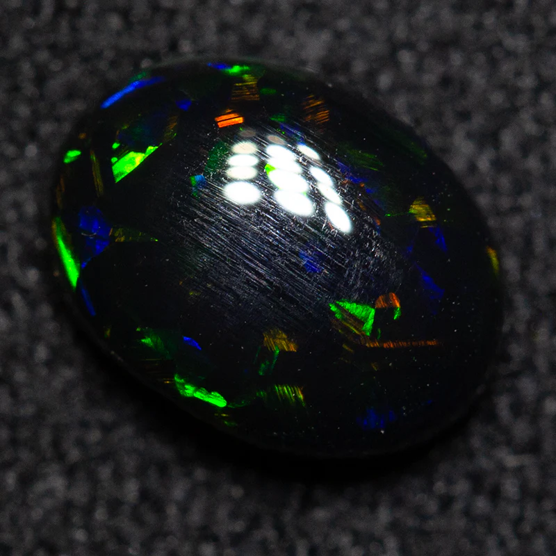 0.75 ct black opal 7.1x5.3x2.9mm - Image 2
