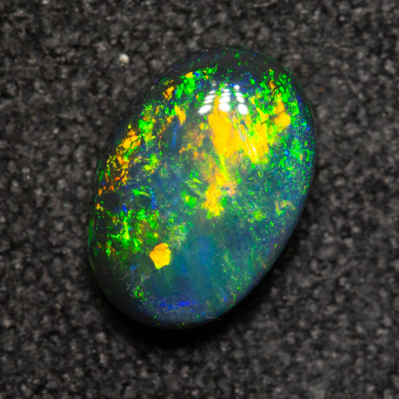 0.76 ct black opal 7.3x5.1x3.1mm - Image 2